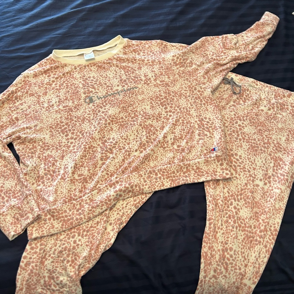 Women’s size 2XL Champion pajama set.